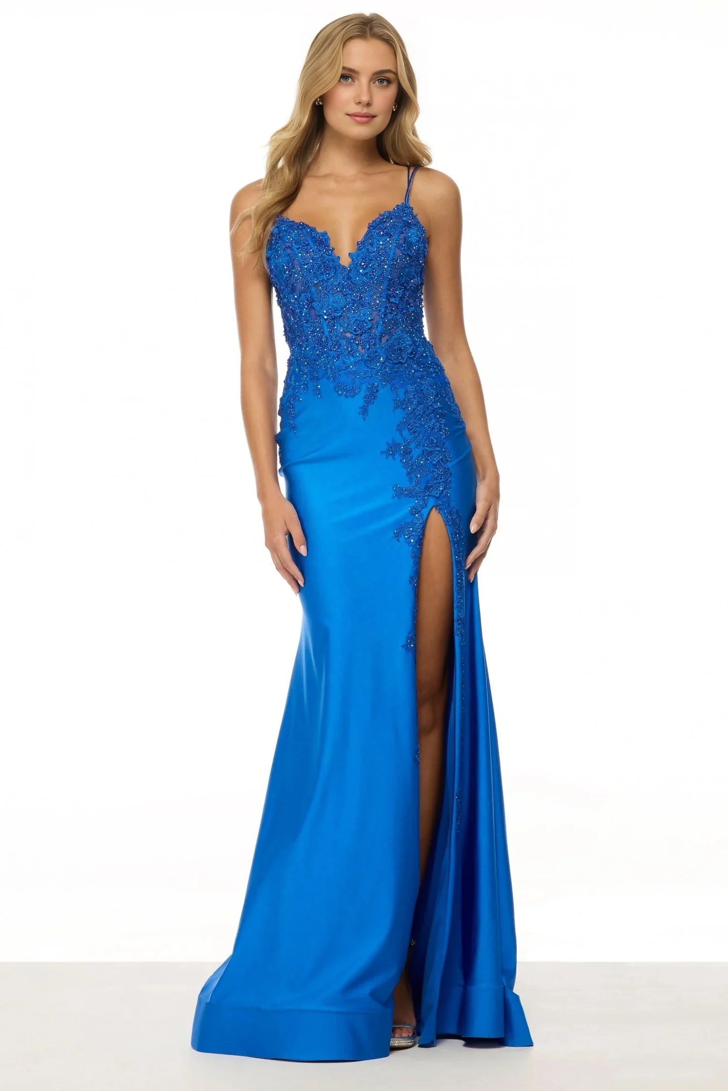 Robe Weitese en satin bleu roi, bretelles spaghetti, corsage détaillé en dentelle et robe de bal à fente haute spectaculaire